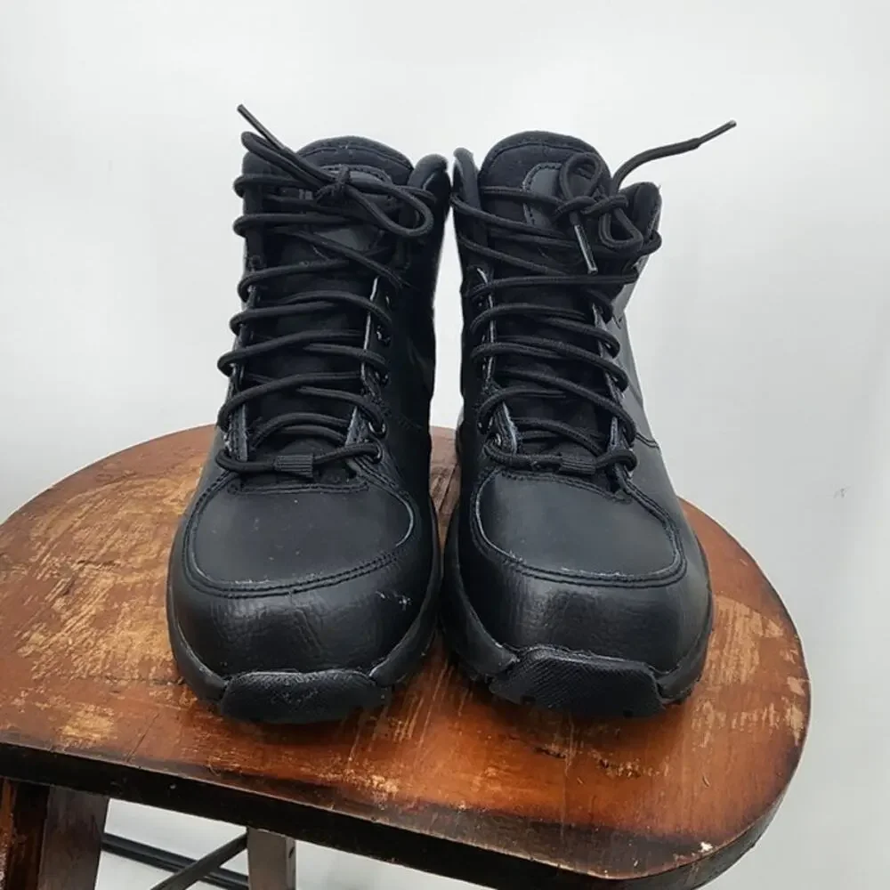 Boy's Nike Manoa Tripple Black Boots Size‎ 4Y